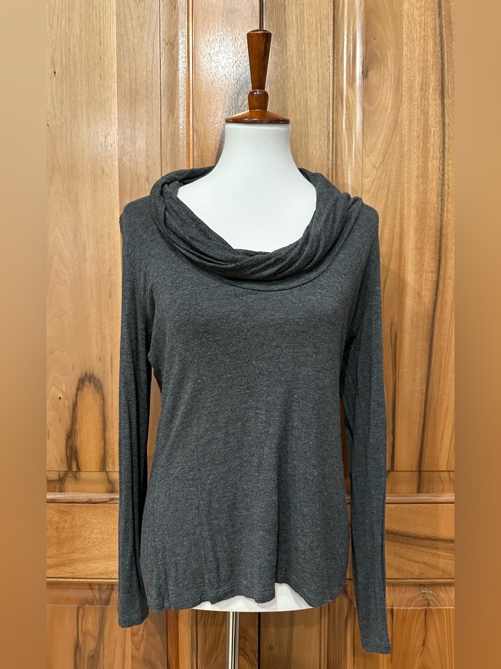 Kut from the Kloth Heather Gray Long-Sleeve Cowl-Neck Jersey Knit Top, EUC, L